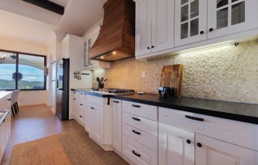 CASA ORQUIDEA – LUXURY HOME WITH OCEAN VIEWS IN GATED COMMUNITY