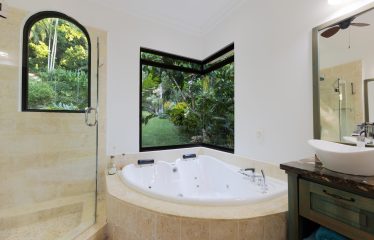 CASA ORQUIDEA – LUXURY HOME WITH OCEAN VIEWS IN GATED COMMUNITY