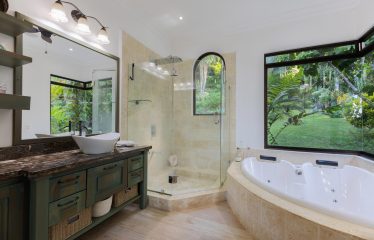 CASA ORQUIDEA – LUXURY HOME WITH OCEAN VIEWS IN GATED COMMUNITY