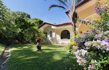CASA ORQUIDEA – LUXURY HOME WITH OCEAN VIEWS IN GATED COMMUNITY