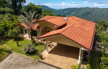 CASA ORQUIDEA – LUXURY HOME WITH OCEAN VIEWS IN GATED COMMUNITY
