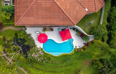CASA ORQUIDEA – LUXURY HOME WITH OCEAN VIEWS IN GATED COMMUNITY