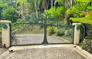 CASA ORQUIDEA – LUXURY HOME WITH OCEAN VIEWS IN GATED COMMUNITY