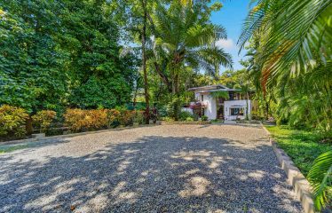 EXCLUSIVE OCEANFRONT SANCTUARY WITH TWO HOUSES, IN MANUEL ANTONIO – 0.29 ACRES