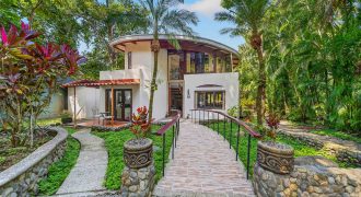 EXCLUSIVE OCEANFRONT SANCTUARY WITH TWO HOUSES, IN MANUEL ANTONIO – 0.29 ACRES