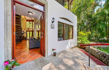 EXCLUSIVE OCEANFRONT SANCTUARY WITH TWO HOUSES, IN MANUEL ANTONIO – 0.29 ACRES