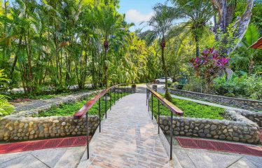 EXCLUSIVE OCEANFRONT SANCTUARY WITH TWO HOUSES, IN MANUEL ANTONIO – 0.29 ACRES