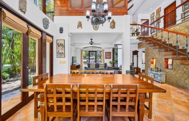 EXCLUSIVE OCEANFRONT SANCTUARY WITH TWO HOUSES, IN MANUEL ANTONIO – 0.29 ACRES