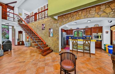 EXCLUSIVE OCEANFRONT SANCTUARY WITH TWO HOUSES, IN MANUEL ANTONIO – 0.29 ACRES