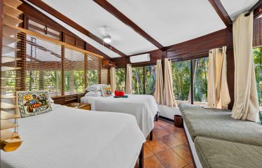 EXCLUSIVE OCEANFRONT SANCTUARY WITH TWO HOUSES, IN MANUEL ANTONIO – 0.29 ACRES