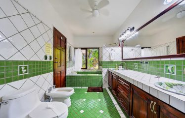 EXCLUSIVE OCEANFRONT SANCTUARY WITH TWO HOUSES, IN MANUEL ANTONIO – 0.29 ACRES
