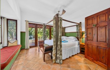 EXCLUSIVE OCEANFRONT SANCTUARY WITH TWO HOUSES, IN MANUEL ANTONIO – 0.29 ACRES