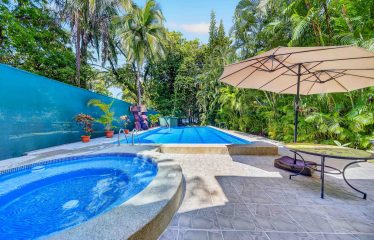 EXCLUSIVE OCEANFRONT SANCTUARY WITH TWO HOUSES, IN MANUEL ANTONIO – 0.29 ACRES