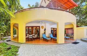 EXCLUSIVE OCEANFRONT SANCTUARY WITH TWO HOUSES, IN MANUEL ANTONIO – 0.29 ACRES