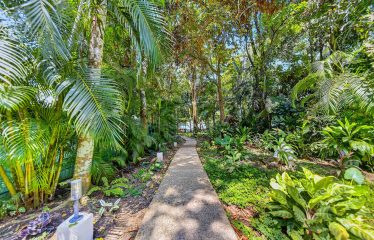 EXCLUSIVE OCEANFRONT SANCTUARY WITH TWO HOUSES, IN MANUEL ANTONIO – 0.29 ACRES
