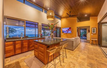 CASA MERAKI: RESIDENCE WITH PACIFIC VIEWS AND INFINITY POOL, IN UVITA
