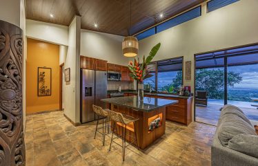 CASA MERAKI: RESIDENCE WITH PACIFIC VIEWS AND INFINITY POOL, IN UVITA