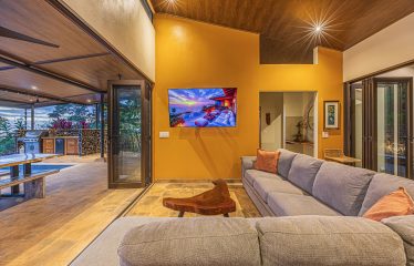 CASA MERAKI: RESIDENCE WITH PACIFIC VIEWS AND INFINITY POOL, IN UVITA