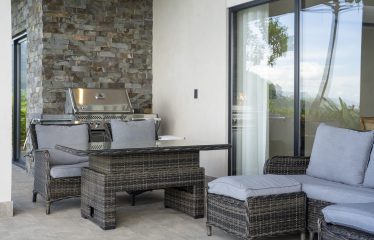 LUXURY RESIDENCE WITH INFINITY POOL AND OCEAN VIEW, IN DOMINICALITO