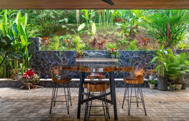 CASA MERAKI: RESIDENCE WITH PACIFIC VIEWS AND INFINITY POOL, IN UVITA