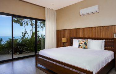 LUXURY RESIDENCE WITH INFINITY POOL AND OCEAN VIEW, IN DOMINICALITO