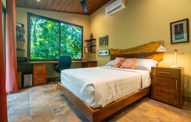 CASA MERAKI: RESIDENCE WITH PACIFIC VIEWS AND INFINITY POOL, IN UVITA