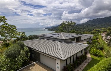 LUXURY RESIDENCE WITH INFINITY POOL AND OCEAN VIEW, IN DOMINICALITO