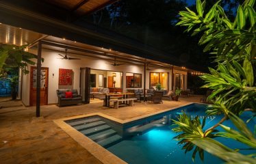 CASA MERAKI: RESIDENCE WITH PACIFIC VIEWS AND INFINITY POOL, IN UVITA
