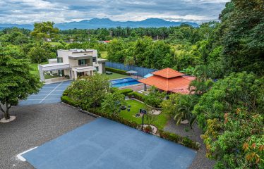 A TROPICAL RESIDENCE DESIGNED FOR LIVING AND ENJOYING, NEAR TO PARRITA – 1.12 ACRES