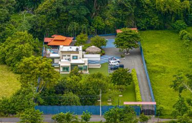 A TROPICAL RESIDENCE DESIGNED FOR LIVING AND ENJOYING, NEAR TO PARRITA – 1.12 ACRES