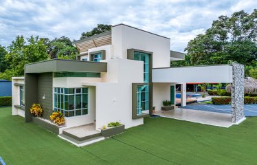 A TROPICAL RESIDENCE DESIGNED FOR LIVING AND ENJOYING, NEAR TO PARRITA – 1.12 ACRES