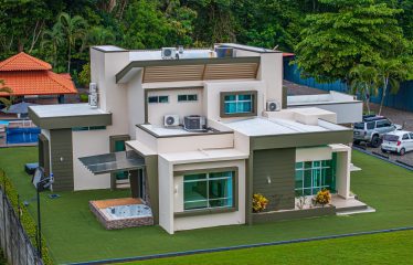 A TROPICAL RESIDENCE DESIGNED FOR LIVING AND ENJOYING, NEAR TO PARRITA – 1.12 ACRES