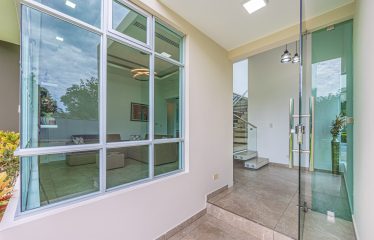 A TROPICAL RESIDENCE DESIGNED FOR LIVING AND ENJOYING, NEAR TO PARRITA – 1.12 ACRES