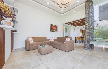 A TROPICAL RESIDENCE DESIGNED FOR LIVING AND ENJOYING, NEAR TO PARRITA – 1.12 ACRES