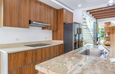 A TROPICAL RESIDENCE DESIGNED FOR LIVING AND ENJOYING, NEAR TO PARRITA – 1.12 ACRES