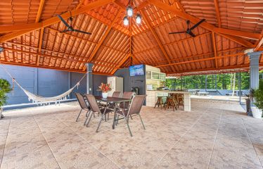 A TROPICAL RESIDENCE DESIGNED FOR LIVING AND ENJOYING, NEAR TO PARRITA – 1.12 ACRES