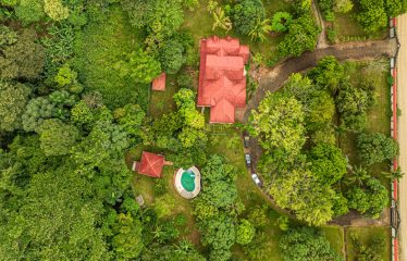 TWO-STORY FAMILY RESIDENCE WITH POOL AND EXPANSIVE GARDENS, IN PÉREZ ZELEDÓN – 4.58 ACRES