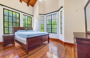 TWO-STORY FAMILY RESIDENCE WITH POOL AND EXPANSIVE GARDENS, IN PÉREZ ZELEDÓN – 4.58 ACRES
