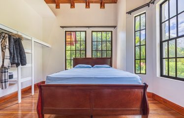 TWO-STORY FAMILY RESIDENCE WITH POOL AND EXPANSIVE GARDENS, IN PÉREZ ZELEDÓN – 4.58 ACRES