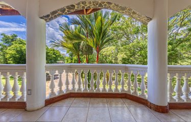 TWO-STORY FAMILY RESIDENCE WITH POOL AND EXPANSIVE GARDENS, IN PÉREZ ZELEDÓN – 4.58 ACRES