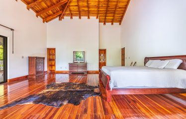 TWO-STORY FAMILY RESIDENCE WITH POOL AND EXPANSIVE GARDENS, IN PÉREZ ZELEDÓN – 4.58 ACRES
