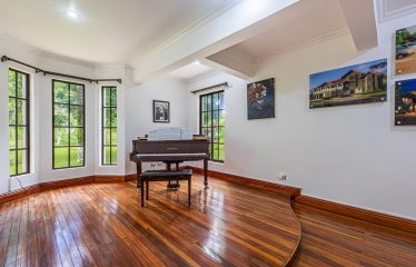 TWO-STORY FAMILY RESIDENCE WITH POOL AND EXPANSIVE GARDENS, IN PÉREZ ZELEDÓN – 4.58 ACRES