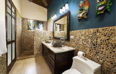 PRIVATE HOME WITH POOL, JUNGLE, AND PANORAMIC PACIFIC VIEWS, IN UVITA – 2.72 ACRES