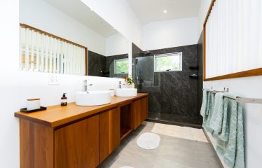 LUXURY VILLA WITH INFINITY POOL, OCEAN VIEWS, AND INVESTMENT POTENTIAL, IN OJOCHAL