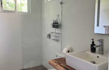 VILLA CAIMITO: EXCLUSIVE 9-BEDROOM PROPERTY WITH PACIFIC VIEWS, IN MANUEL ANTONIO