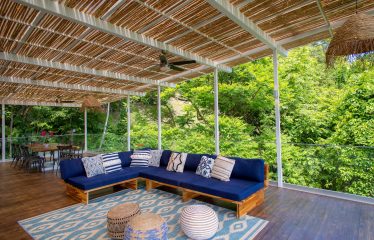 VILLA CAIMITO: EXCLUSIVE 9-BEDROOM PROPERTY WITH PACIFIC VIEWS, IN MANUEL ANTONIO