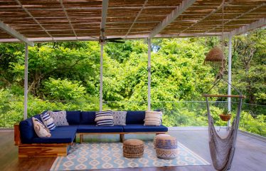 VILLA CAIMITO: EXCLUSIVE 9-BEDROOM PROPERTY WITH PACIFIC VIEWS, IN MANUEL ANTONIO