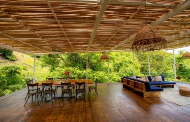 VILLA CAIMITO: EXCLUSIVE 9-BEDROOM PROPERTY WITH PACIFIC VIEWS, IN MANUEL ANTONIO