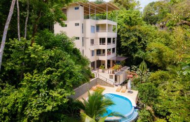 VILLA CAIMITO: EXCLUSIVE 9-BEDROOM PROPERTY WITH PACIFIC VIEWS, IN MANUEL ANTONIO