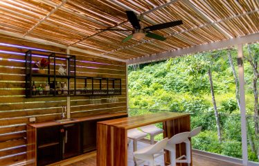 VILLA CAIMITO: EXCLUSIVE 9-BEDROOM PROPERTY WITH PACIFIC VIEWS, IN MANUEL ANTONIO
